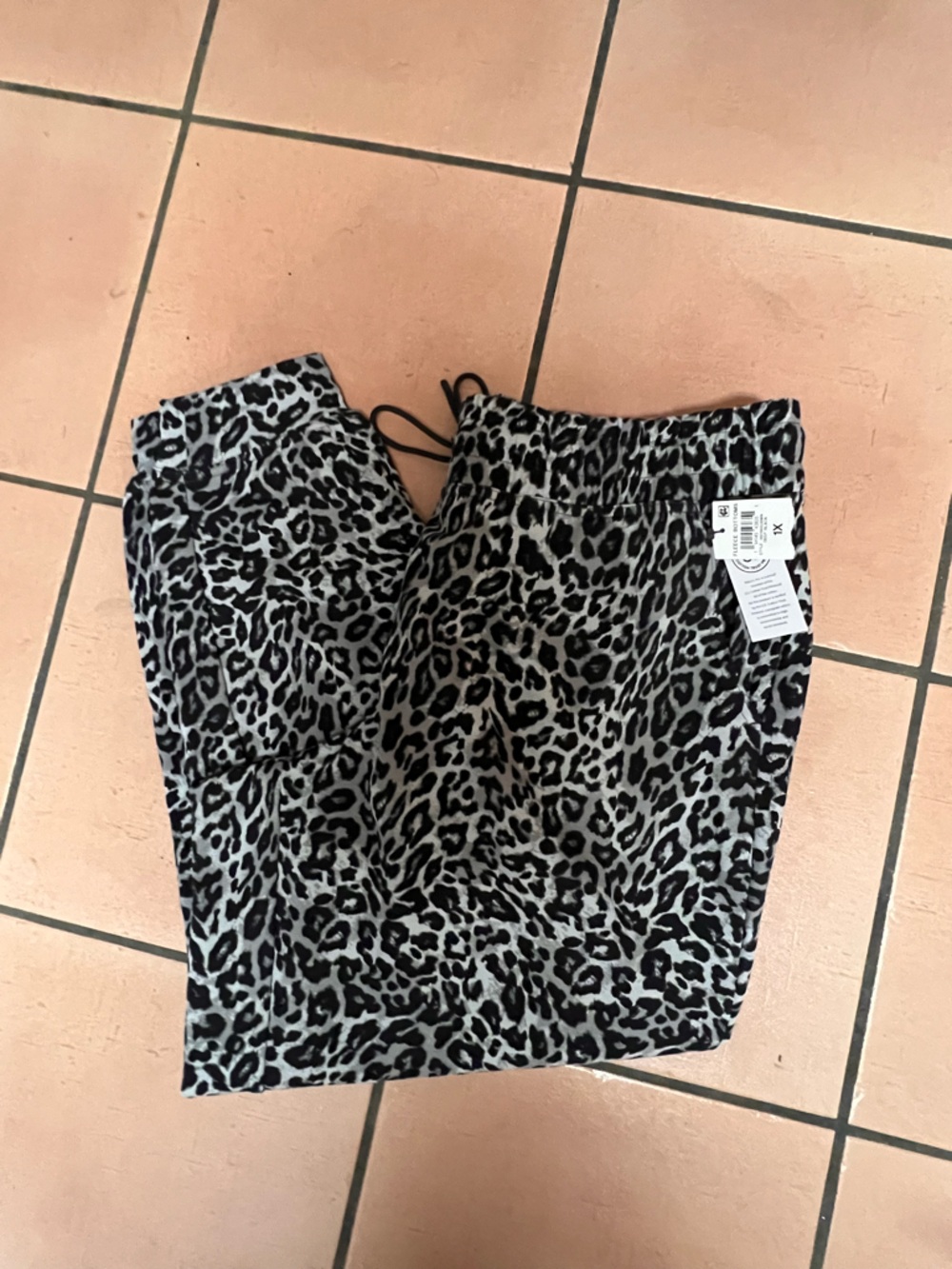 Black Leopard Print Jogger Bottoms - Black & White by IDEOLOGY SIZE 1X. NWT